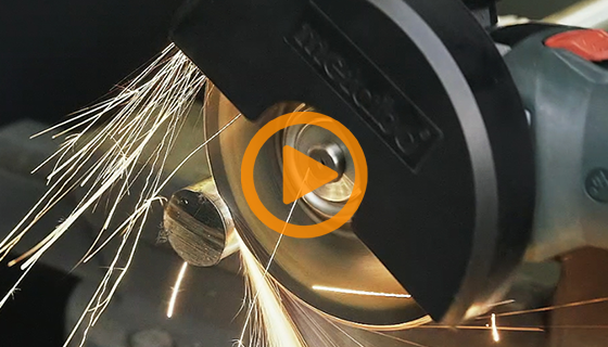 Thumbnail - Cutting stainless steel with an angle grinder