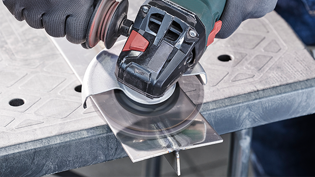 Preview image - Dressing welding seams cleanly